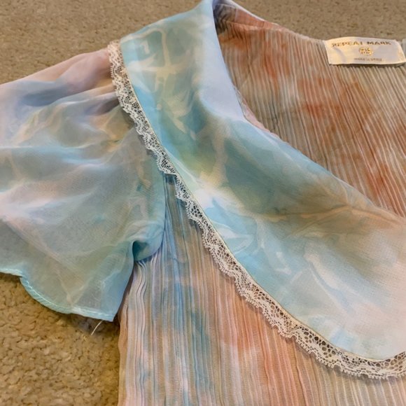 Repeat Mark Marbled Look Cropped Pleated Top - Picture 6 of 12